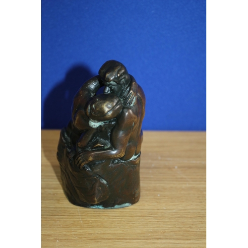 225 - Bronze of a Loving Couple in an Embrace & Kissing - 12cm Tall