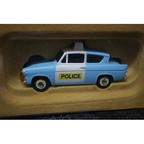 31 - Vanguards Dual Pack of Die Cast Vehicles - 1:43 Scale - Police Panda Cars of the 1960's - Special Li... 