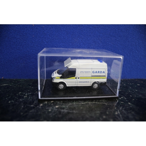 58 - Oxford Die Cast Garda Ford Transit Van - 1:76 - Boxed