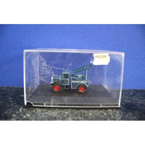 65 - Oxford Pickfords Recovery Truck - Boxed - 1:76