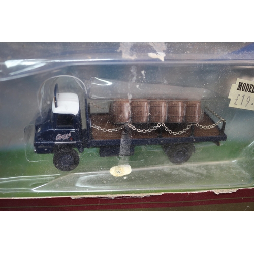 77 - 2 x Gubow Die Cast Model Vehicles including Atkinson 8 Wheel Round Tanker Bulwark & Trader 2 Axle Fl... 