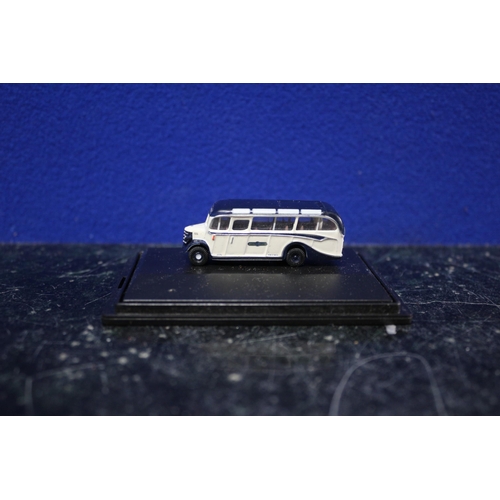 84 - Oxford Die Cast Vintage Bus - No Cover - 1:76