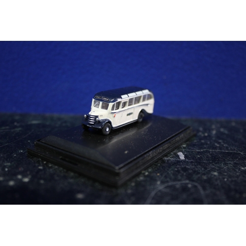 84 - Oxford Die Cast Vintage Bus - No Cover - 1:76