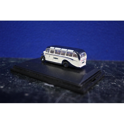 84 - Oxford Die Cast Vintage Bus - No Cover - 1:76