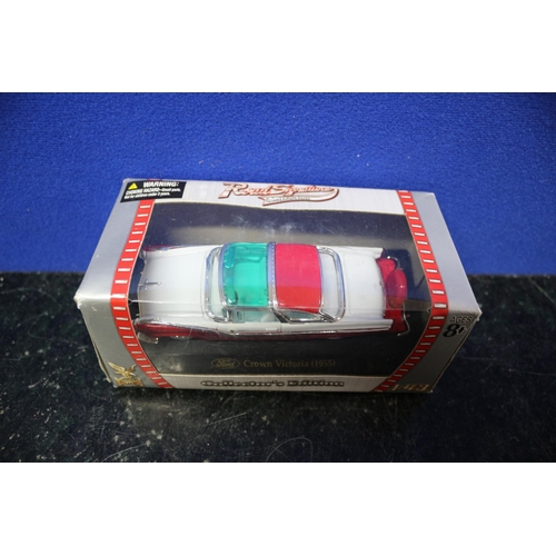 91 - Road Signature Boxed Die Cast Ford Crown Victoria 1955