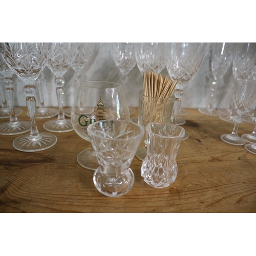 116 - Nice Selection of Crystal and Cut Glass Glasses