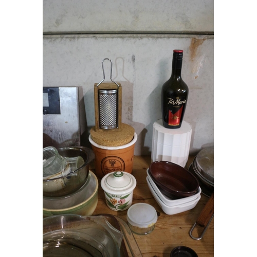 136 - Kitchen Items - See Pictures