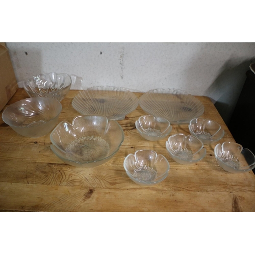 140 - Selection of Glass Bowls and Dishes in a Floral Design