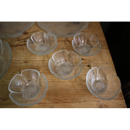 140 - Selection of Glass Bowls and Dishes in a Floral Design