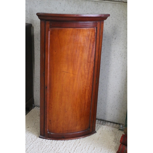 399 - Circa 1810 Mahogany Corner Cabinet with Bow Front - Belonged to Captain Thornley (Renowned Artist 18... 