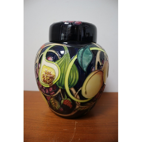 421 - Moorcroft ' Queens Choice' Large Ginger Jar - 21cm Tall x 16.5cm Dia - 1st Quality - 2000 - Marked t... 