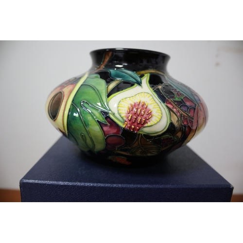 422 - Moorcroft ' Queens Choice' Squat Vase - 18cm Dia x 12cm Tall - 1st Quality - 2000 - Marked To Base -... 