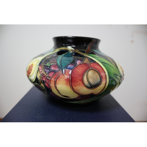 422 - Moorcroft ' Queens Choice' Squat Vase - 18cm Dia x 12cm Tall - 1st Quality - 2000 - Marked To Base -... 