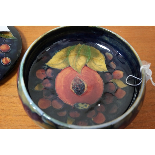 431 - Moorcroft ' Pomegranate' Round Lidded Trinket Box or Pot - 14cm Dia x 9cm Tall - 1st Quality - Signe... 