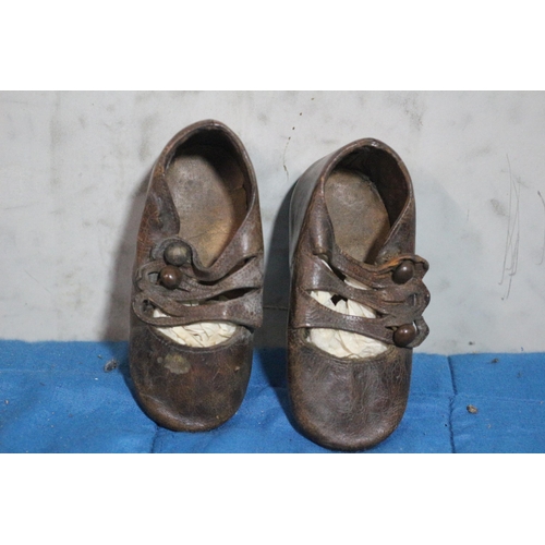 535 - Antique Pair of Japanese Children's Shoes in Leather