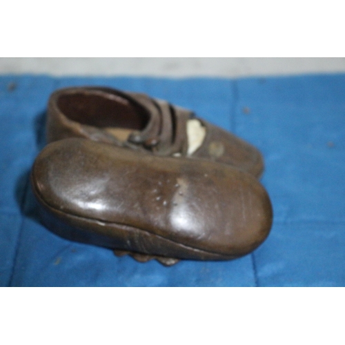 535 - Antique Pair of Japanese Children's Shoes in Leather