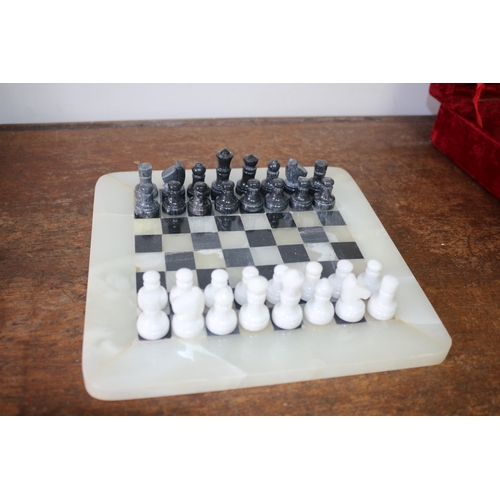 554 - Very Nice Marble Hand Carved Chess Set in 2 Boxes that are Felt Lined - Board Measures 20 x 20cm