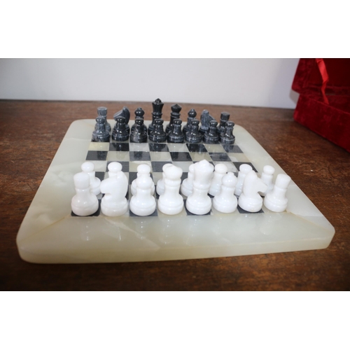 554 - Very Nice Marble Hand Carved Chess Set in 2 Boxes that are Felt Lined - Board Measures 20 x 20cm