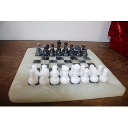 554 - Very Nice Marble Hand Carved Chess Set in 2 Boxes that are Felt Lined - Board Measures 20 x 20cm