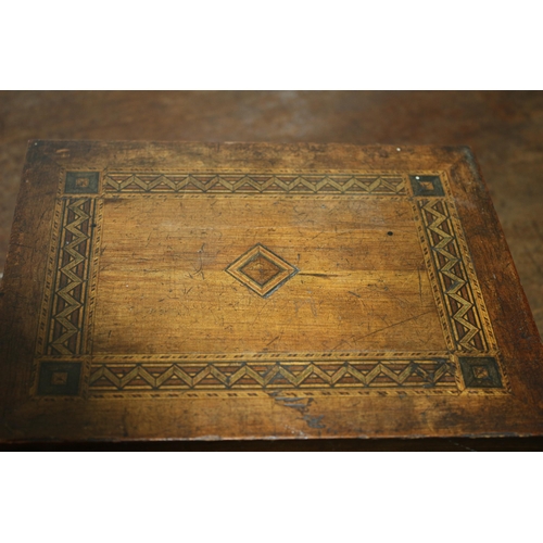 555 - Large Inlaid Chess Board with 2 Different Metal Roman Style Chess Pieces - 49.5 x 49.5cm - Tallest C... 