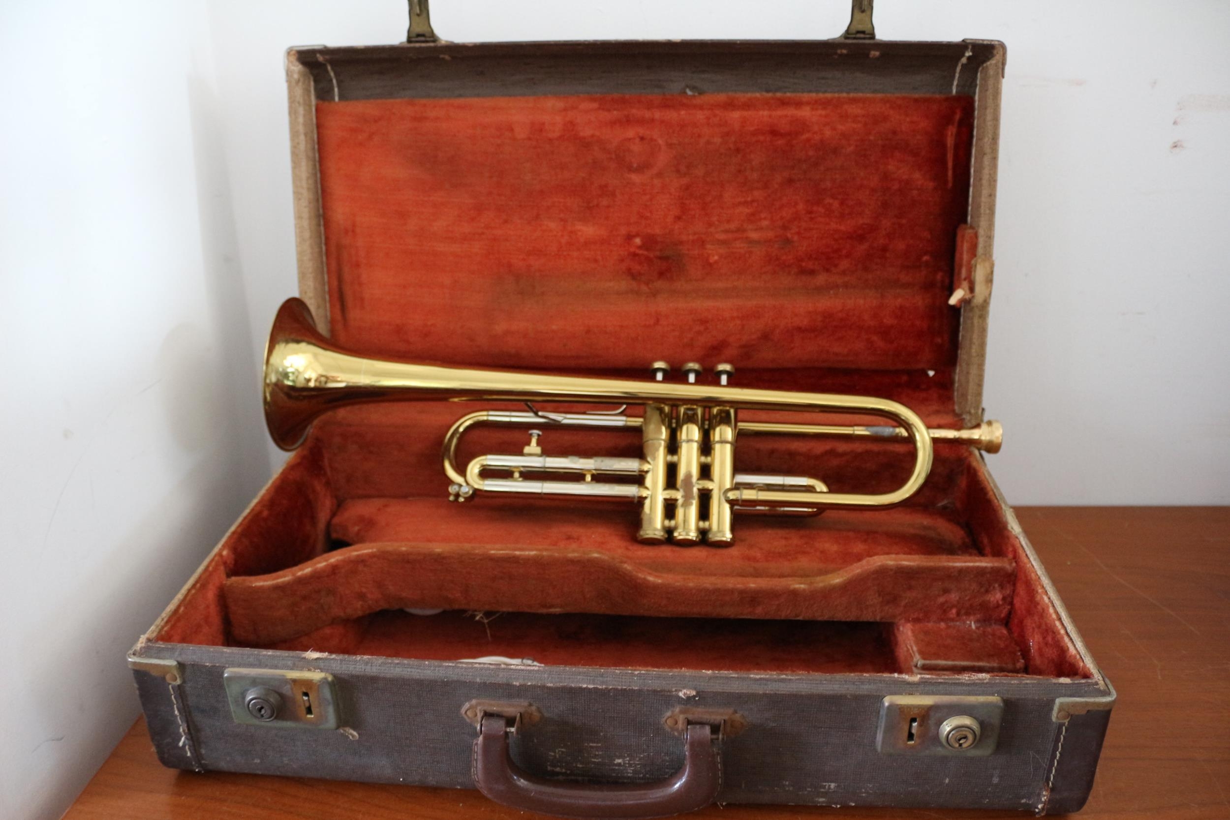 Rare Cased Getzen 300 Series Elkhorn, WIS USA Trumpet with