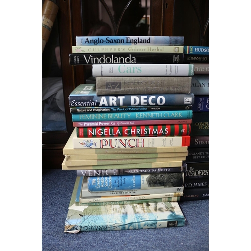 121 - Mixed lot of books