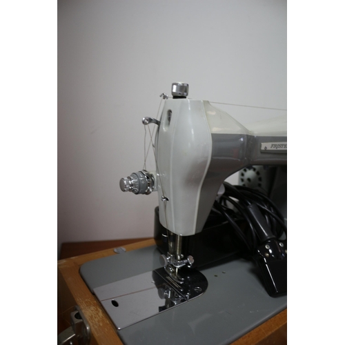 255 - Frister & Rossmann Model 25 Sewing Machine