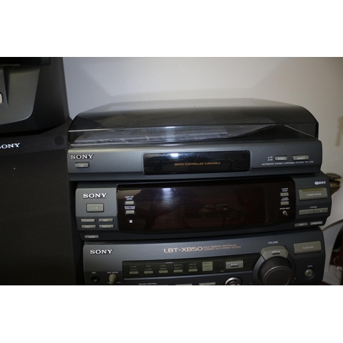 280 - Like New Sony Compact Hi-Fi Stereo System with 2 Speakers