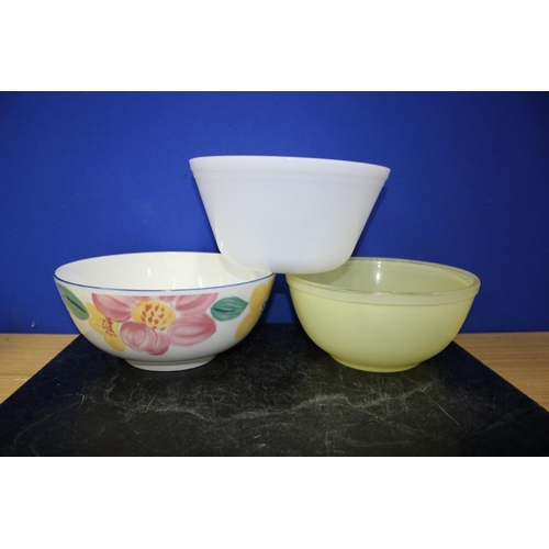 380 - 3 Large Bowls, Pyrex, Fenton & Johnson Bros