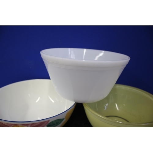 380 - 3 Large Bowls, Pyrex, Fenton & Johnson Bros