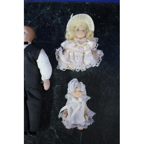 435 - 4 x Porcelain Vintage Doll Heads