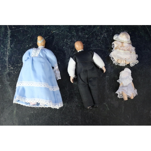 435 - 4 x Porcelain Vintage Doll Heads