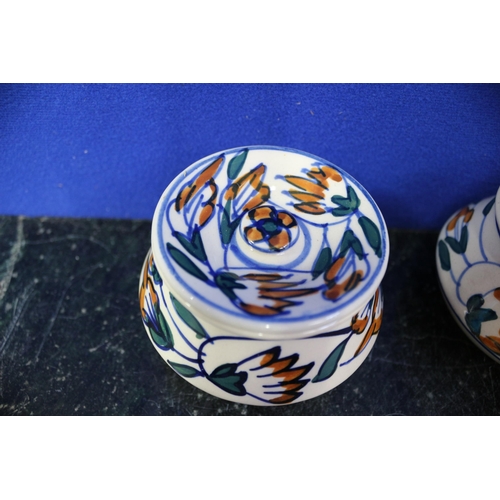 462 - 2 Hand Painted Pots, 10cm Diameter