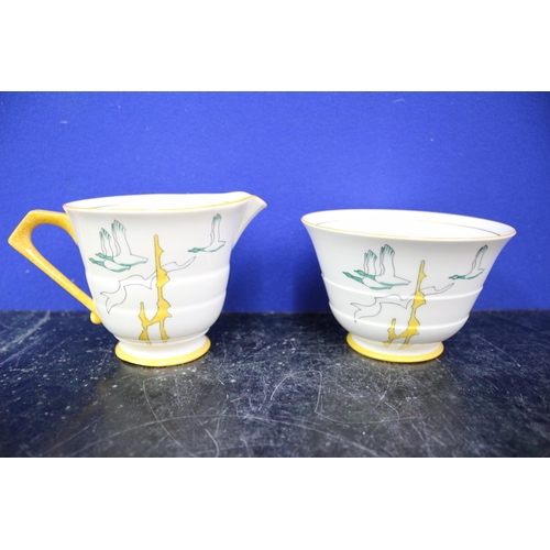 498 - Paragon Wild Geese Bowl & Jug Set, Jug is 8.5cm