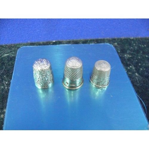 107 - Hall marked silver thimbles x 3 12.1g