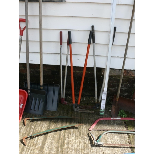 76 - Large bundle of hand tools etc