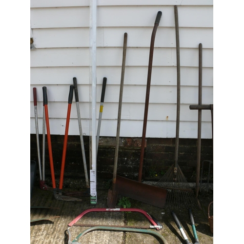 76 - Large bundle of hand tools etc