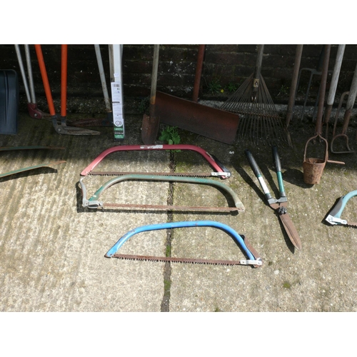 76 - Large bundle of hand tools etc