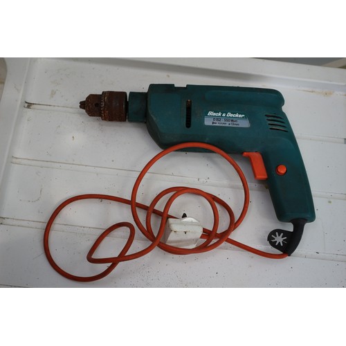 668 - Black and Decker Corded Drill