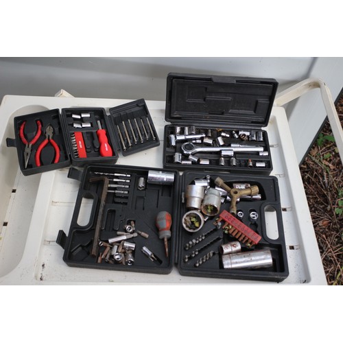 678 - 3x Mini Tool Sets