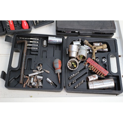 678 - 3x Mini Tool Sets