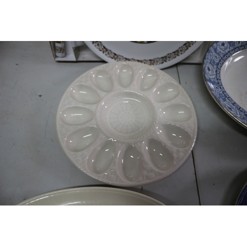 139 - 5x Large Metal Plates, XL is A/F, Egg Plate and Cake Set