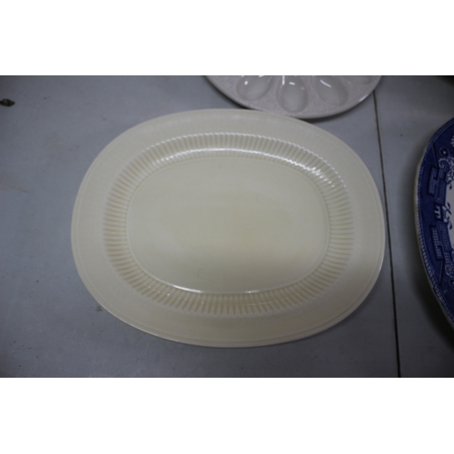 139 - 5x Large Metal Plates, XL is A/F, Egg Plate and Cake Set