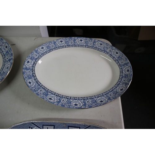 139 - 5x Large Metal Plates, XL is A/F, Egg Plate and Cake Set