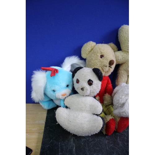 41 - Bundle of Vintage Teddies