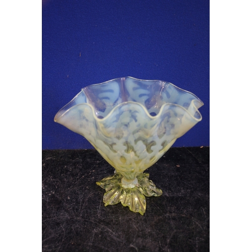 88 - Yellow Glass Frilled Edge Vase, 16 x 19cm