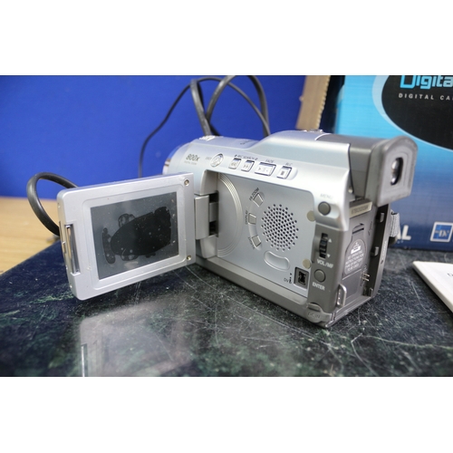 112 - Samsung VP-D20 Digital Camcorder