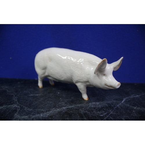 118 - Beswick CH Wall Queen 40n Pig