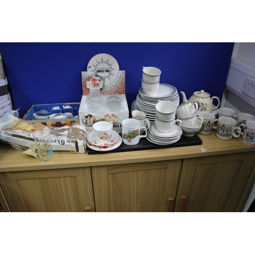 183 - Mixed Lot Including Sundae Dishes, Uttramik Dinner Set, etc