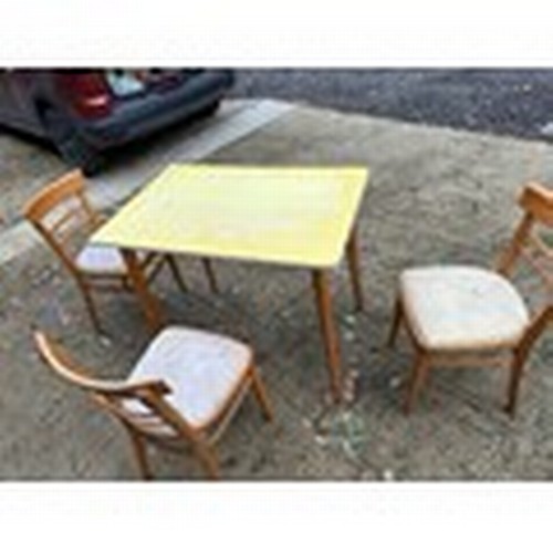 693 - Mid Century Formica Kitchen Table & 3 Chairs, chairs need a clean.